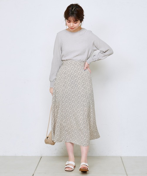 natural couture(ナチュラルクチュール)の「レトロ小花三角マチスカート(スカート・レディース・ブラック/サックスブルー/アイボリー・FREE)」の8枚目の写真