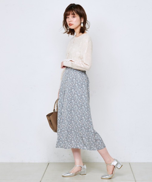 natural couture(ナチュラルクチュール)の「レトロ小花三角マチスカート(スカート・レディース・ブラック/サックスブルー/アイボリー・FREE)」の5枚目の写真