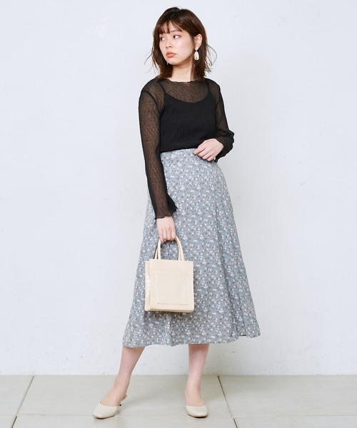 natural couture(ナチュラルクチュール)の「レトロ小花三角マチスカート(スカート・レディース・ブラック/サックスブルー/アイボリー・FREE)」の7枚目の写真