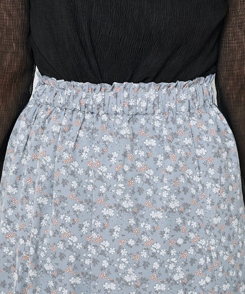 natural couture(ナチュラルクチュール)の「レトロ小花三角マチスカート(スカート・レディース・ブラック/サックスブルー/アイボリー・FREE)」の12枚目の写真