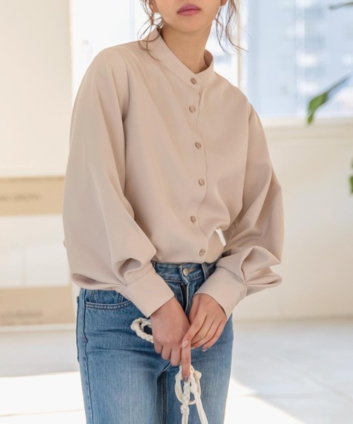 KOBE LETTUCE（コウベレタス）の「タックボリュームスリーブバンドカラーシャツ（シャツ/ブラウス・レディース・ブラック/オフホワイト/ブルー系その他/ピンク/ライトベージュ・FREE）」の4枚目の写真