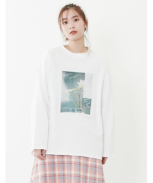 POU DOU DOU(プードゥドゥ)の「コラージュ箔プリントロンTee(Tシャツ/カットソー・レディース・ライトブルー/オフホワイト/ピンク/ダークグレー・3)」の2枚目の写真