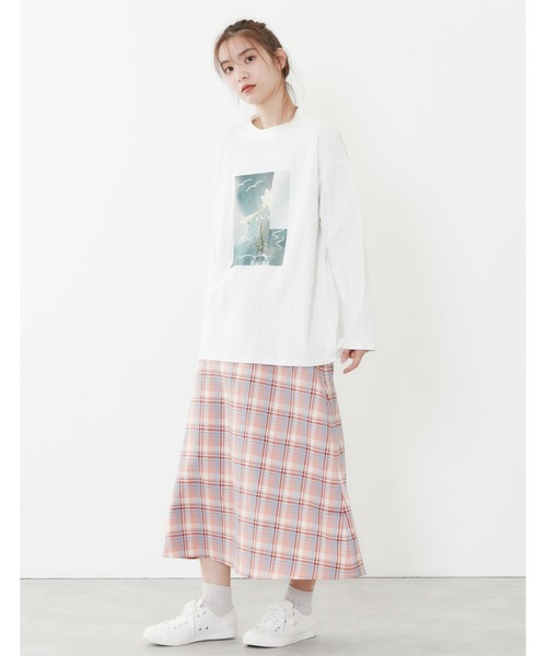 POU DOU DOU(プードゥドゥ)の「コラージュ箔プリントロンTee(Tシャツ/カットソー・レディース・ライトブルー/オフホワイト/ピンク/ダークグレー・3)」の6枚目の写真