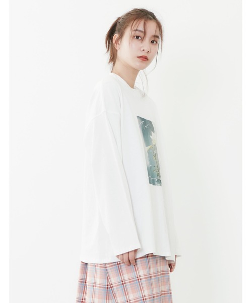 POU DOU DOU(プードゥドゥ)の「コラージュ箔プリントロンTee(Tシャツ/カットソー・レディース・ライトブルー/オフホワイト/ピンク/ダークグレー・3)」の8枚目の写真