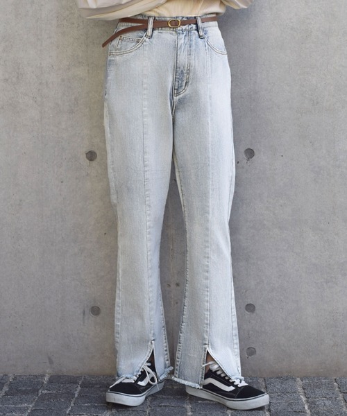 w closet（ダブルクローゼット）の「裾スリットフレアパンツ（デニムパンツ・レディース・ライトベージュ/ブルー/ケミカルウォッシュ/ラベンダー・FREE）」の17枚目の写真