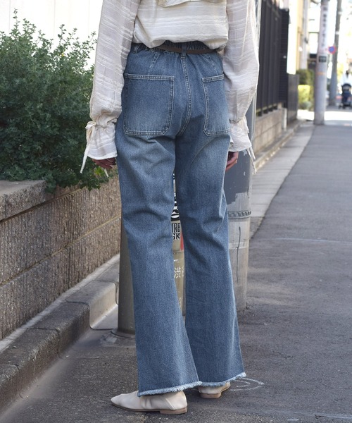 w closet（ダブルクローゼット）の「裾スリットフレアパンツ（デニムパンツ・レディース・ライトベージュ/ブルー/ケミカルウォッシュ/ラベンダー・FREE）」の11枚目の写真