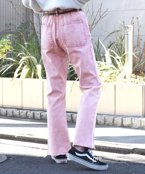 w closet（ダブルクローゼット）の「裾スリットフレアパンツ（デニムパンツ・レディース・ライトベージュ/ブルー/ケミカルウォッシュ/ラベンダー・FREE）」の20枚目の写真