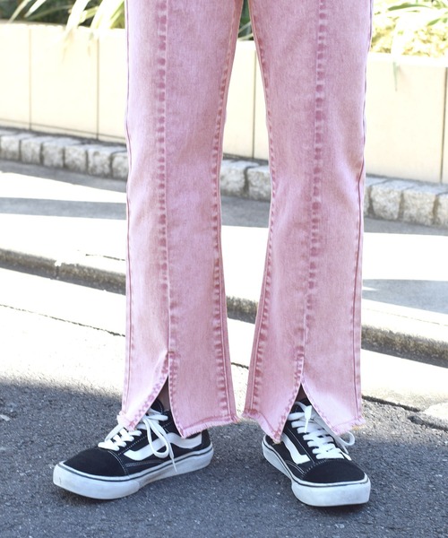 w closet（ダブルクローゼット）の「裾スリットフレアパンツ（デニムパンツ・レディース・ライトベージュ/ブルー/ケミカルウォッシュ/ラベンダー・FREE）」の8枚目の写真