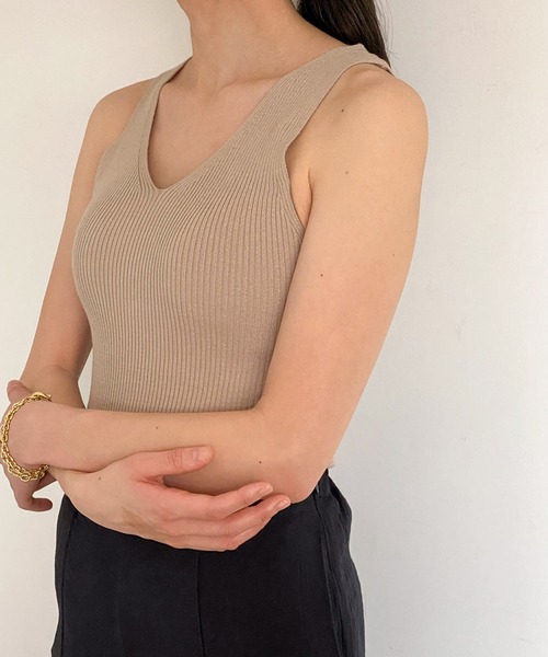 ottilie(オティーリエ)の「リブニットタンクトップ(タンクトップ・レディース・ブラック/ベージュ/モカ・FREE)」の21枚目の写真