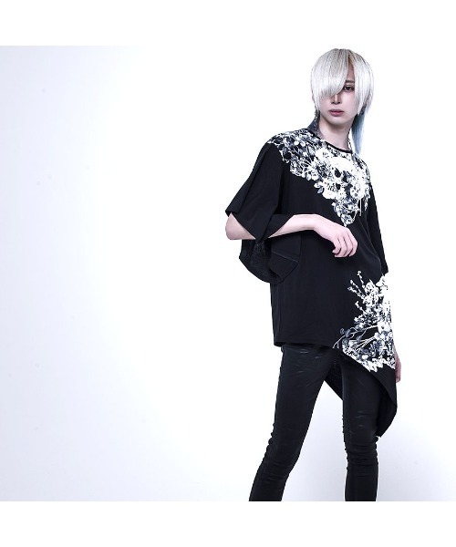 CIVARIZE(シヴァーライズ)の「『CIVARIZE』フレア袖変形アシメTシャツ(Tシャツ/カットソー・メンズ・ホワイト/ブラック・FREE)」の16枚目の写真