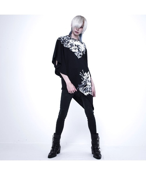 CIVARIZE(シヴァーライズ)の「『CIVARIZE』フレア袖変形アシメTシャツ(Tシャツ/カットソー・メンズ・ホワイト/ブラック・FREE)」の12枚目の写真
