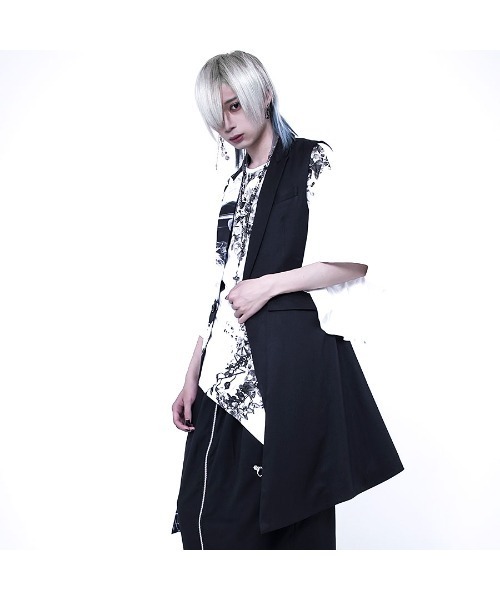 CIVARIZE(シヴァーライズ)の「『CIVARIZE』フレア袖変形アシメTシャツ(Tシャツ/カットソー・メンズ・ホワイト/ブラック・FREE)」の13枚目の写真