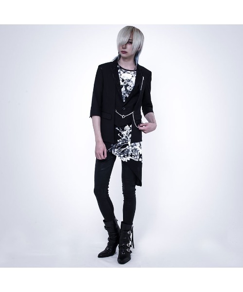 CIVARIZE(シヴァーライズ)の「『CIVARIZE』フレア袖変形アシメTシャツ(Tシャツ/カットソー・メンズ・ホワイト/ブラック・FREE)」の5枚目の写真