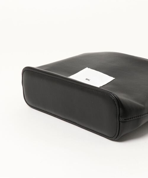 Daily russet(デイリー ラシット)の「【ani.】マグネットフラップショルダーバッグ(ショルダーバッグ・レディース・ブラック/ベージュ・FREE)」の5枚目の写真