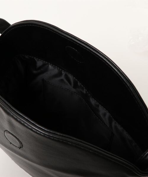 Daily russet(デイリー ラシット)の「【ani.】マグネットフラップショルダーバッグ(ショルダーバッグ・レディース・ブラック/ベージュ・FREE)」の6枚目の写真