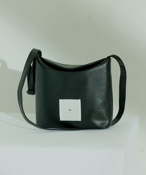 Daily russet(デイリー ラシット)の「【ani.】マグネットフラップショルダーバッグ(ショルダーバッグ・レディース・ブラック/ベージュ・FREE)」の7枚目の写真