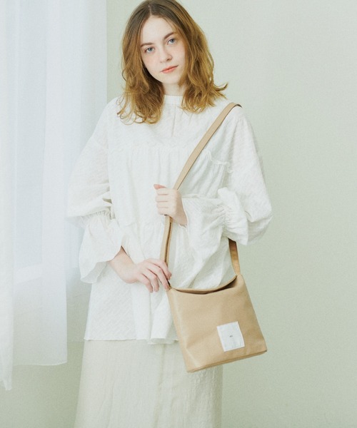 Daily russet(デイリー ラシット)の「【ani.】マグネットフラップショルダーバッグ(ショルダーバッグ・レディース・ブラック/ベージュ・FREE)」の10枚目の写真