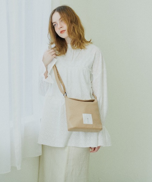 Daily russet(デイリー ラシット)の「【ani.】マグネットフラップショルダーバッグ(ショルダーバッグ・レディース・ブラック/ベージュ・FREE)」の11枚目の写真