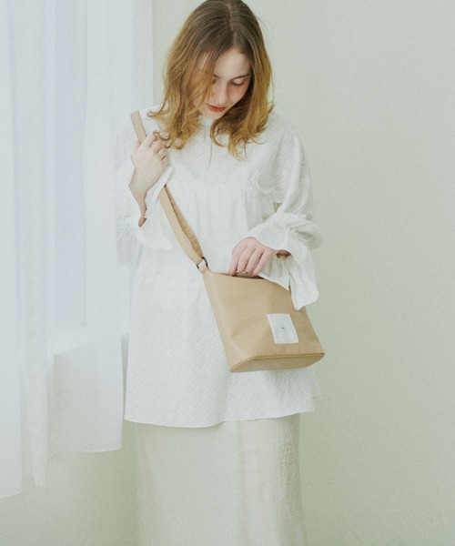 Daily russet(デイリー ラシット)の「【ani.】マグネットフラップショルダーバッグ(ショルダーバッグ・レディース・ブラック/ベージュ・FREE)」の13枚目の写真