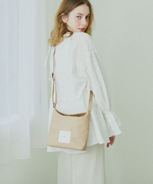 Daily russet(デイリー ラシット)の「【ani.】マグネットフラップショルダーバッグ(ショルダーバッグ・レディース・ブラック/ベージュ・FREE)」の14枚目の写真