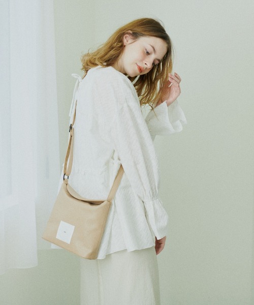 Daily russet(デイリー ラシット)の「【ani.】マグネットフラップショルダーバッグ(ショルダーバッグ・レディース・ブラック/ベージュ・FREE)」の15枚目の写真