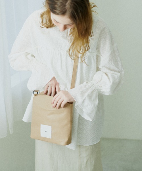 Daily russet(デイリー ラシット)の「【ani.】マグネットフラップショルダーバッグ(ショルダーバッグ・レディース・ブラック/ベージュ・FREE)」の18枚目の写真