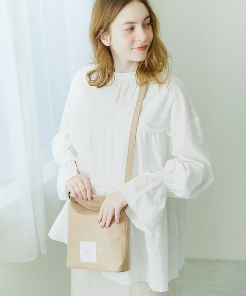 Daily russet(デイリー ラシット)の「【ani.】マグネットフラップショルダーバッグ(ショルダーバッグ・レディース・ブラック/ベージュ・FREE)」の19枚目の写真