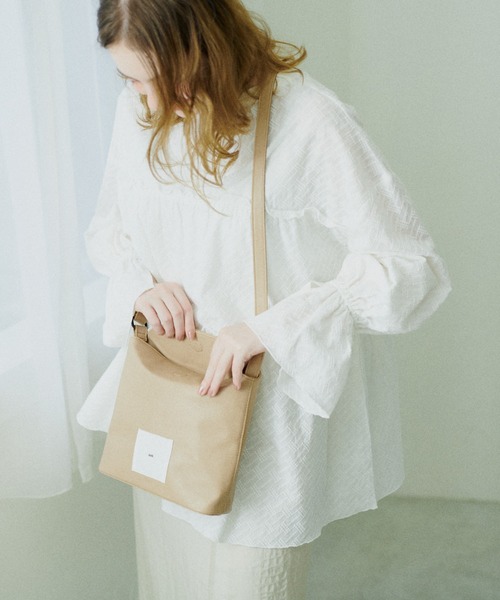 Daily russet(デイリー ラシット)の「【ani.】マグネットフラップショルダーバッグ(ショルダーバッグ・レディース・ブラック/ベージュ・FREE)」の20枚目の写真