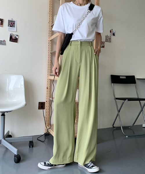 KOR(ケーオーアール)の「ウエストタック ワイドパンツ(その他パンツ・レディース・ホワイト/ブラック/パープル/グリーン・S/M/L)」の3枚目の写真