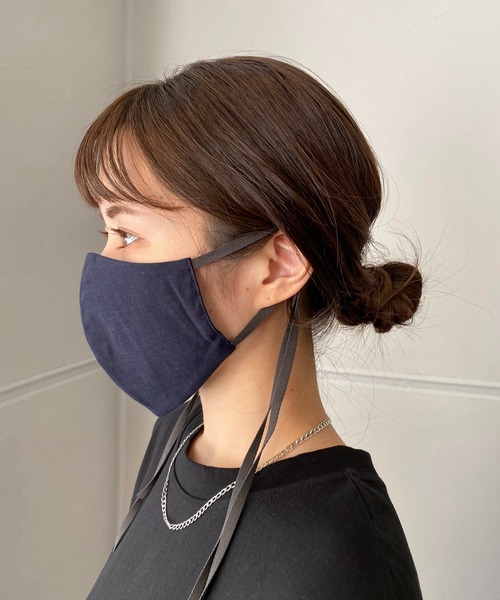 CAPRICIEUX LE'MAGE（カプリシューレマージュ）の「うるおいリボンマスク（マスク・レディース・ホワイト/ベージュ/ネイビー/グレイッシュベージュ・FREE）」の4枚目の写真