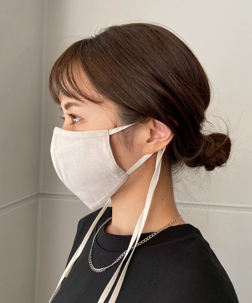 CAPRICIEUX LE'MAGE（カプリシューレマージュ）の「うるおいリボンマスク（マスク・レディース・ホワイト/ベージュ/ネイビー/グレイッシュベージュ・FREE）」の3枚目の写真
