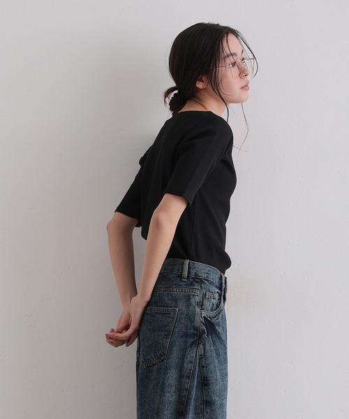 ElegChic(エレグシック)の「ボートネックコットンリブTシャツ(Tシャツ/カットソー・レディース・ブラック/ベージュ/オフホワイト・4L/L/XL/XXL/M)」の6枚目の写真