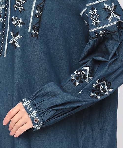 チチカカ（チチカカ）の「キカ刺繍プルオーバー（シャツ/ブラウス・レディース・カーキ/オレンジ/ブルー・FREE）」の8枚目の写真