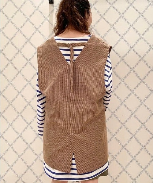 Ray BEAMS（レイビームス）の「Ray BEAMS / Vネック バック ベルト ベスト（ベスト・レディース・ブラック/ブラウン・ONE SIZE）」の13枚目の写真