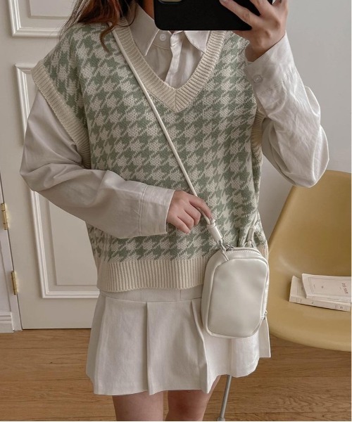 SONA（ソナ）の「SONYUNARA ハウンドトゥース柄ニットベスト（ベスト・レディース・ブラック/ベージュ/グリーン・FREE）」の3枚目の写真