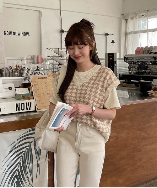 SONA（ソナ）の「SONYUNARA ハウンドトゥース柄ニットベスト（ベスト・レディース・ブラック/ベージュ/グリーン・FREE）」の4枚目の写真