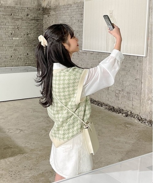 SONA（ソナ）の「SONYUNARA ハウンドトゥース柄ニットベスト（ベスト・レディース・ブラック/ベージュ/グリーン・FREE）」の9枚目の写真