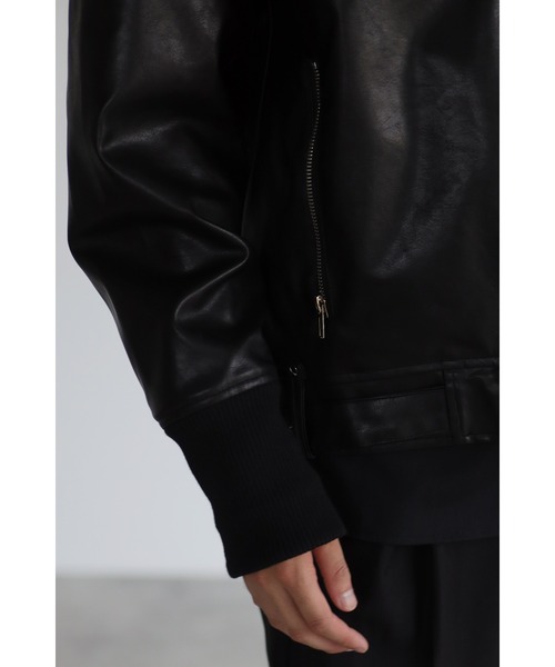 CREARE -LINO-（クレアーレリノ）の「フェイクレザー ビックシルエット 比翼ブルゾン<ユニセックス>（ライダースジャケット・メンズ・ブラック/ダークブラウン・L/M）」の9枚目の写真