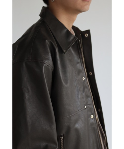 CREARE -LINO-（クレアーレリノ）の「フェイクレザー ビックシルエット 比翼ブルゾン<ユニセックス>（ライダースジャケット・メンズ・ブラック/ダークブラウン・L/M）」の19枚目の写真