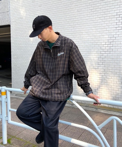 WHO'S WHO gallery(フーズフーギャラリー)の「【KOOKY'N/クーキー】スタジアムウォームアップハーフジップ(その他トップス・メンズ・ブラック/ネイビー/ブラウン/ダークネイビー・FREE)」の3枚目の写真