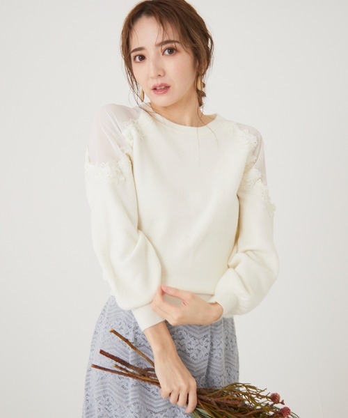 BE RADIANCE(ビーラディエンス)の「フラワーレース切替ニットトップス(ニット/セーター・レディース・ラベンダー/オフホワイト/ブルー・FREE)」の2枚目の写真