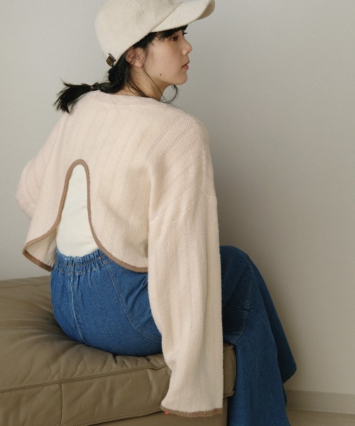 Bab(バブ)の「【WEB限定】バックラウンドバイカラーショートニット(ニット/セーター・レディース・ブラック/アイボリー/ラベンダー・FREE)」の1枚目の写真