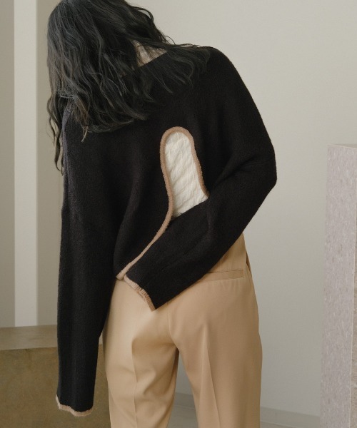 Bab(バブ)の「【WEB限定】バックラウンドバイカラーショートニット(ニット/セーター・レディース・ブラック/アイボリー/ラベンダー・FREE)」の2枚目の写真