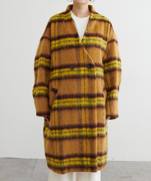 BONbazaar（ボンバザール）の「《素材感で差がつく》シャギーチェックビッグコート（ノーカラーコート・レディース・キャメル/パープル/ライトベージュ・FREE）」の4枚目の写真