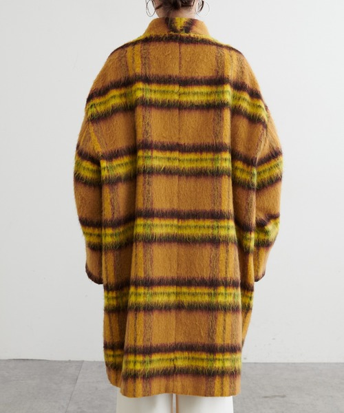 BONbazaar（ボンバザール）の「《素材感で差がつく》シャギーチェックビッグコート（ノーカラーコート・レディース・キャメル/パープル/ライトベージュ・FREE）」の6枚目の写真