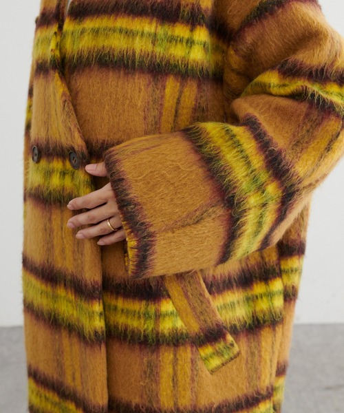 BONbazaar（ボンバザール）の「《素材感で差がつく》シャギーチェックビッグコート（ノーカラーコート・レディース・キャメル/パープル/ライトベージュ・FREE）」の8枚目の写真