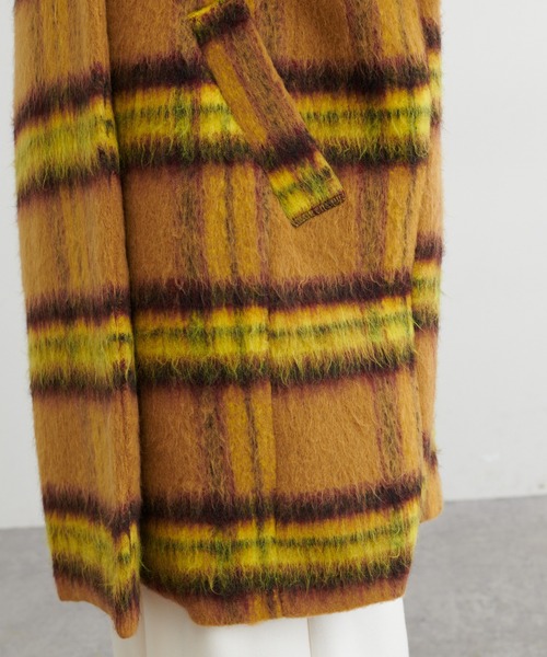 BONbazaar（ボンバザール）の「《素材感で差がつく》シャギーチェックビッグコート（ノーカラーコート・レディース・キャメル/パープル/ライトベージュ・FREE）」の10枚目の写真