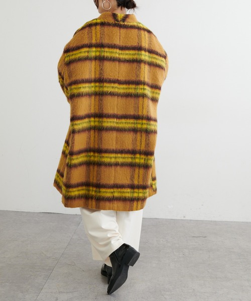 BONbazaar（ボンバザール）の「《素材感で差がつく》シャギーチェックビッグコート（ノーカラーコート・レディース・キャメル/パープル/ライトベージュ・FREE）」の16枚目の写真