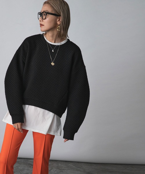 bohmal(ボマール)の「キルティング前後差トップス(スウェット・レディース・ホワイト/ブラック・FREE)」の2枚目の写真