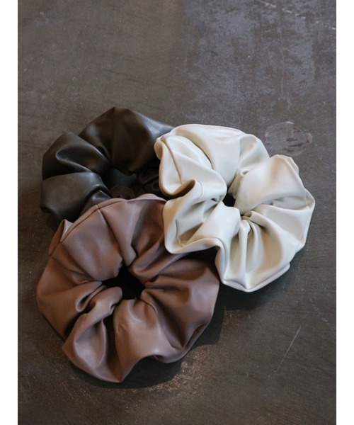 TRUNC（トランクエイティーエイト）の「Leather ChouChou（シュシュ・レディース・ベージュ/カーキ/アイボリー・FREE）」の12枚目の写真